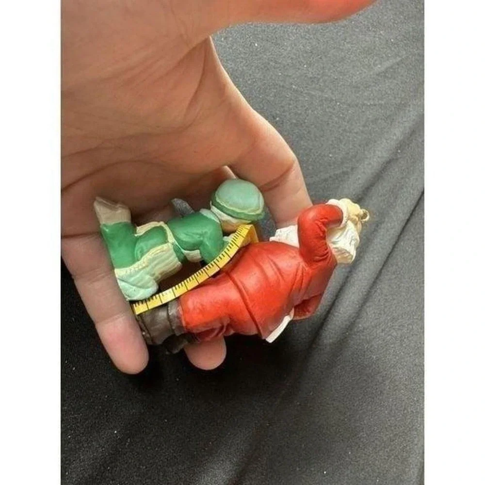 Hallmark Keepsake 1993 Mr&Mrs Claus A Fitting Moment